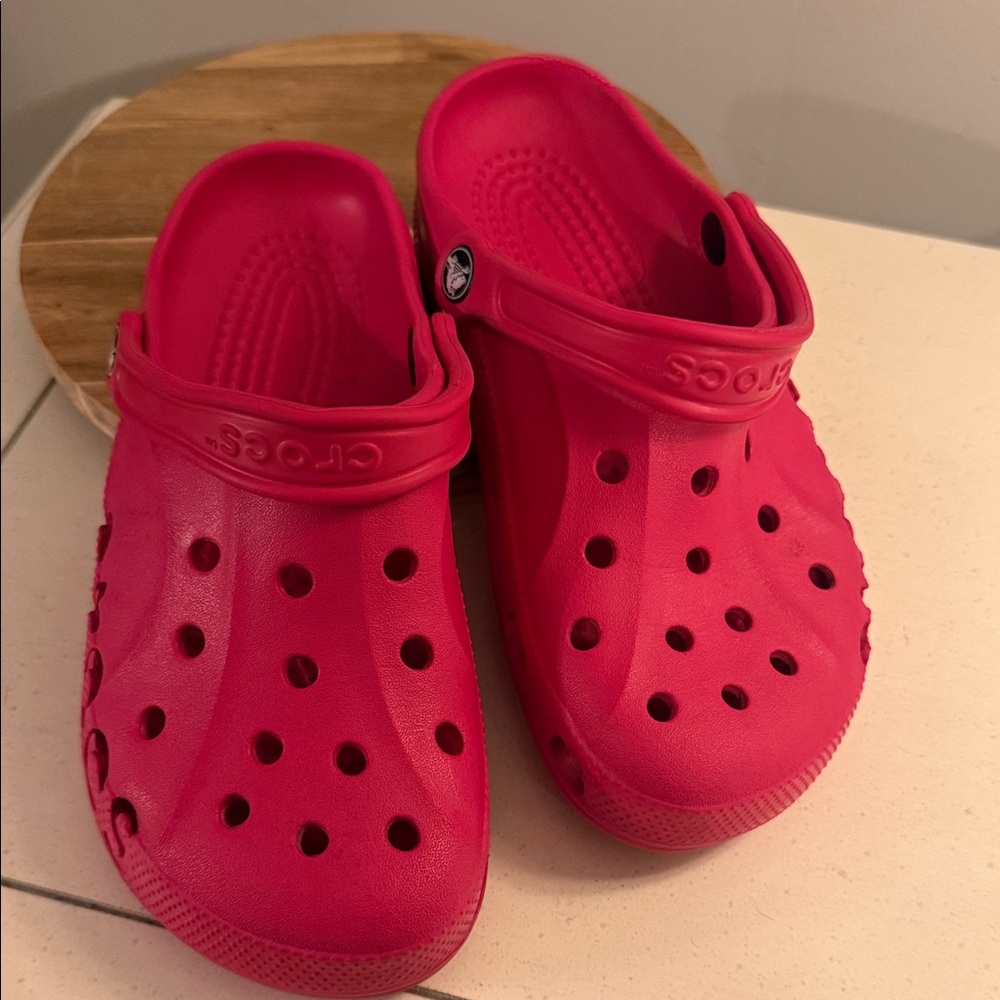 CROCS Women's Clogs - Vibrant Pink